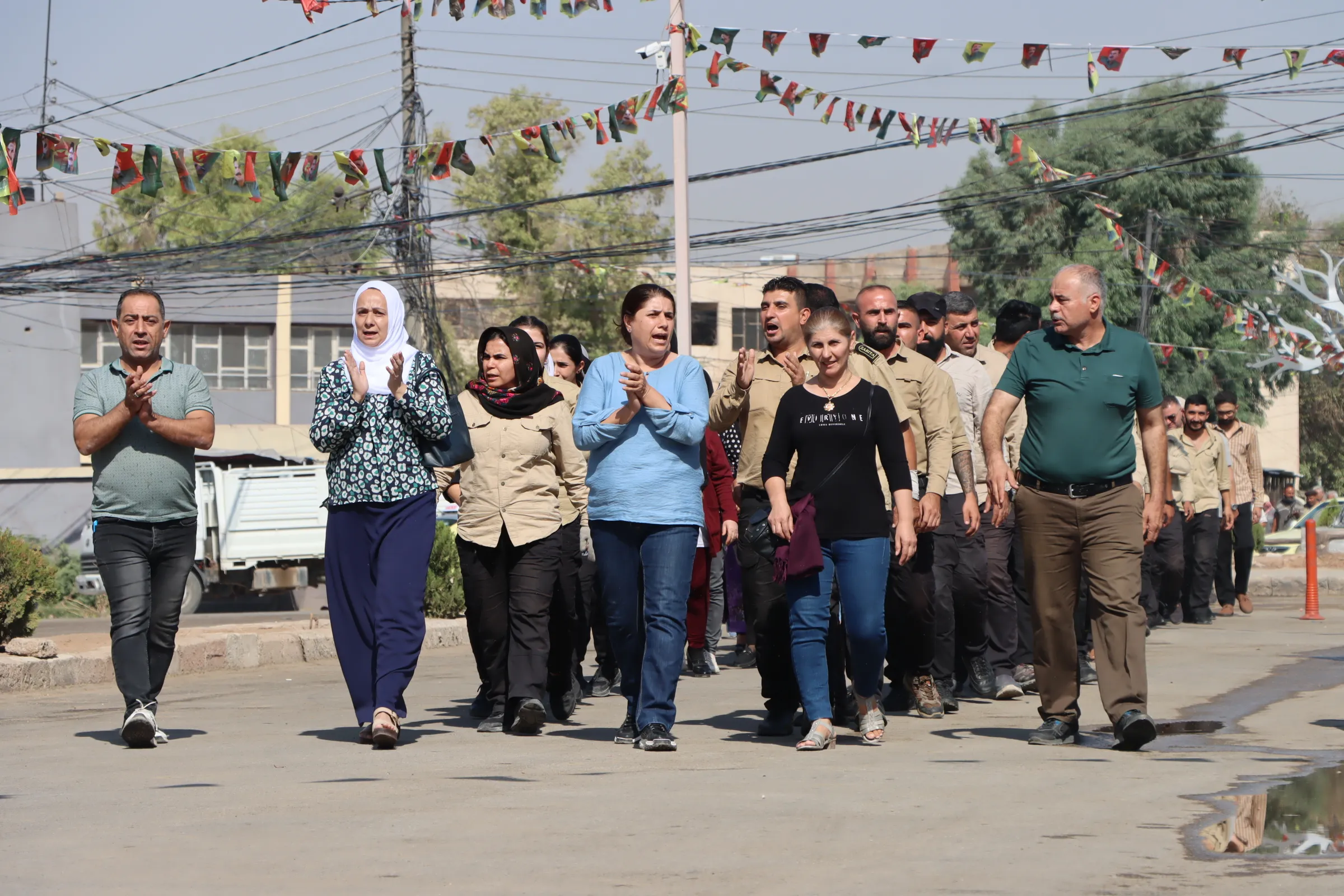 ​​​​​​​حشود غفيرة تتوجّه إلى خيمة الاعتصام