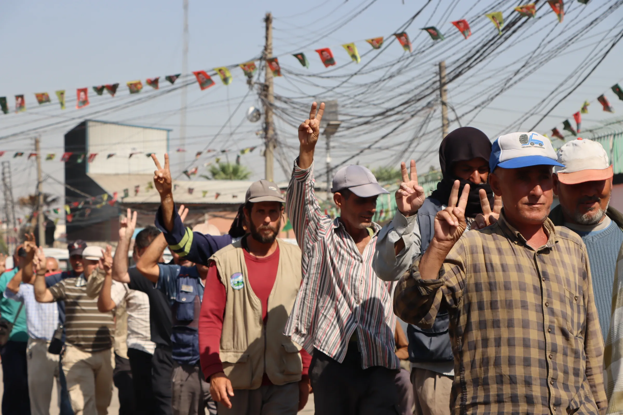 ​​​​​​​حشود غفيرة تتوجّه إلى خيمة الاعتصام