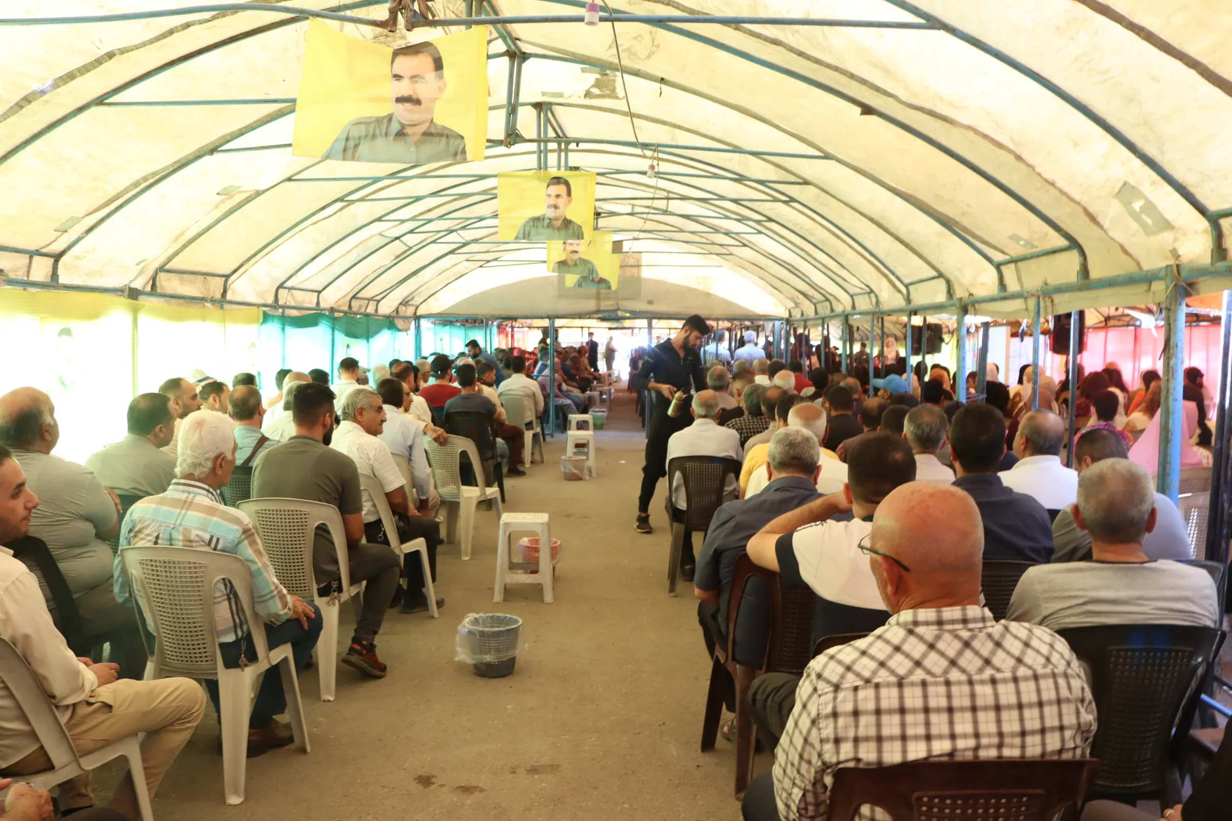 ​​​​​​​حشود غفيرة تتوجّه إلى خيمة الاعتصام