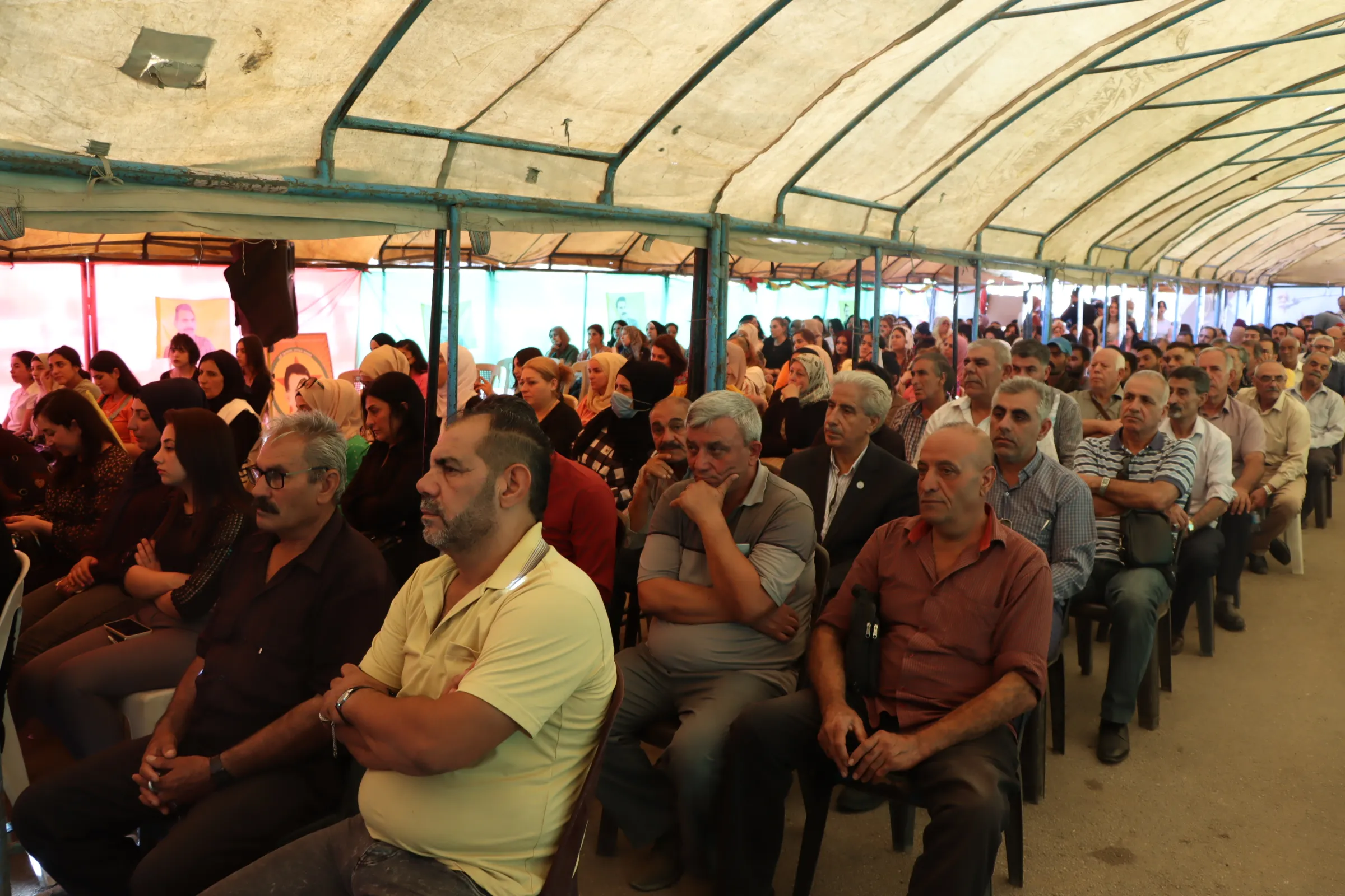 ​​​​​​​حشود غفيرة تتوجّه إلى خيمة الاعتصام
