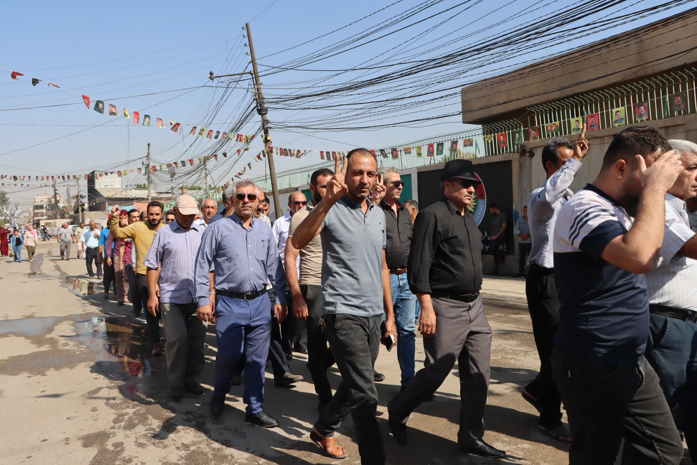 ​​​​​​​حشود غفيرة تتوجّه إلى خيمة الاعتصام