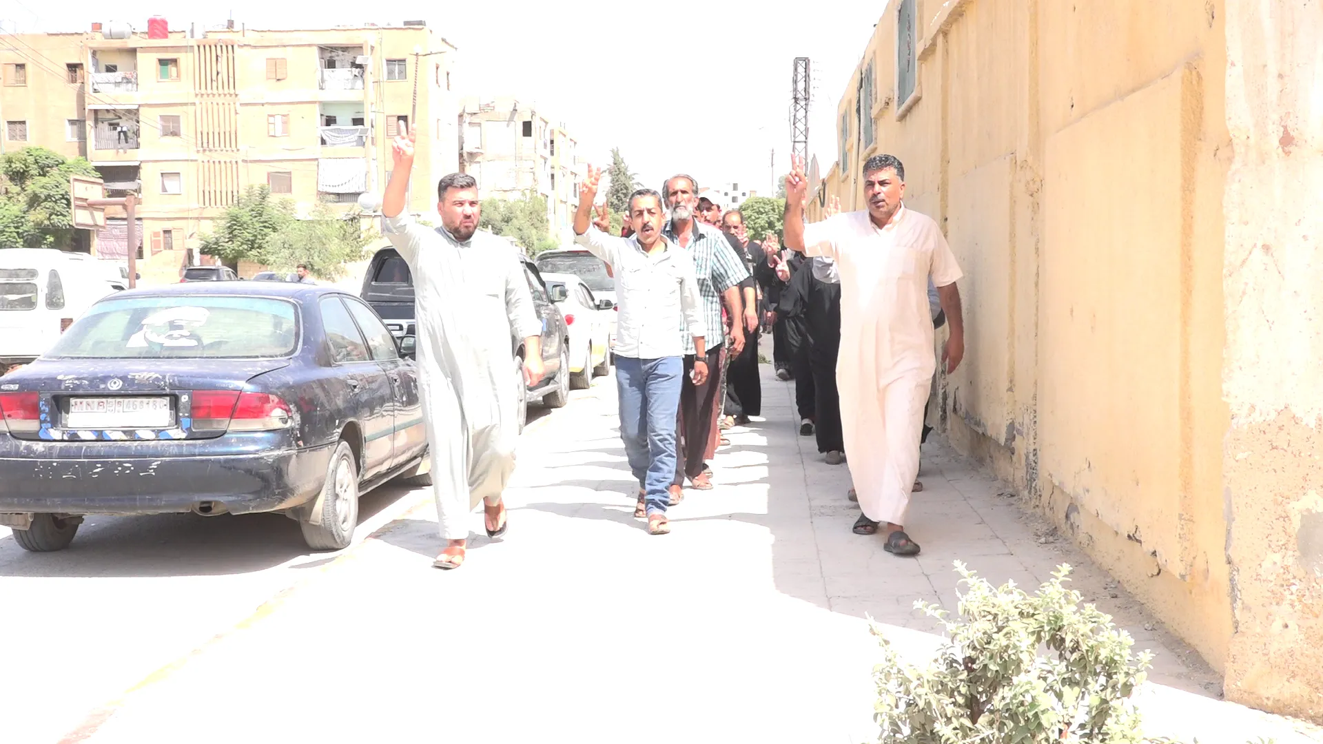أهالي الرقة يقدّمون واجب العزاء لشهداء عملية "تعزيز الأمن"