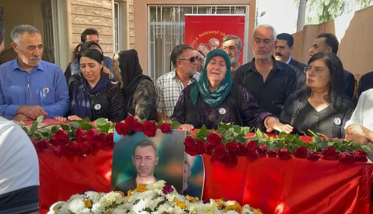 أثناء تشييع الشهيد دنيز بولبون في باكور: احتضنك شعبك وسيتبنى نضالك