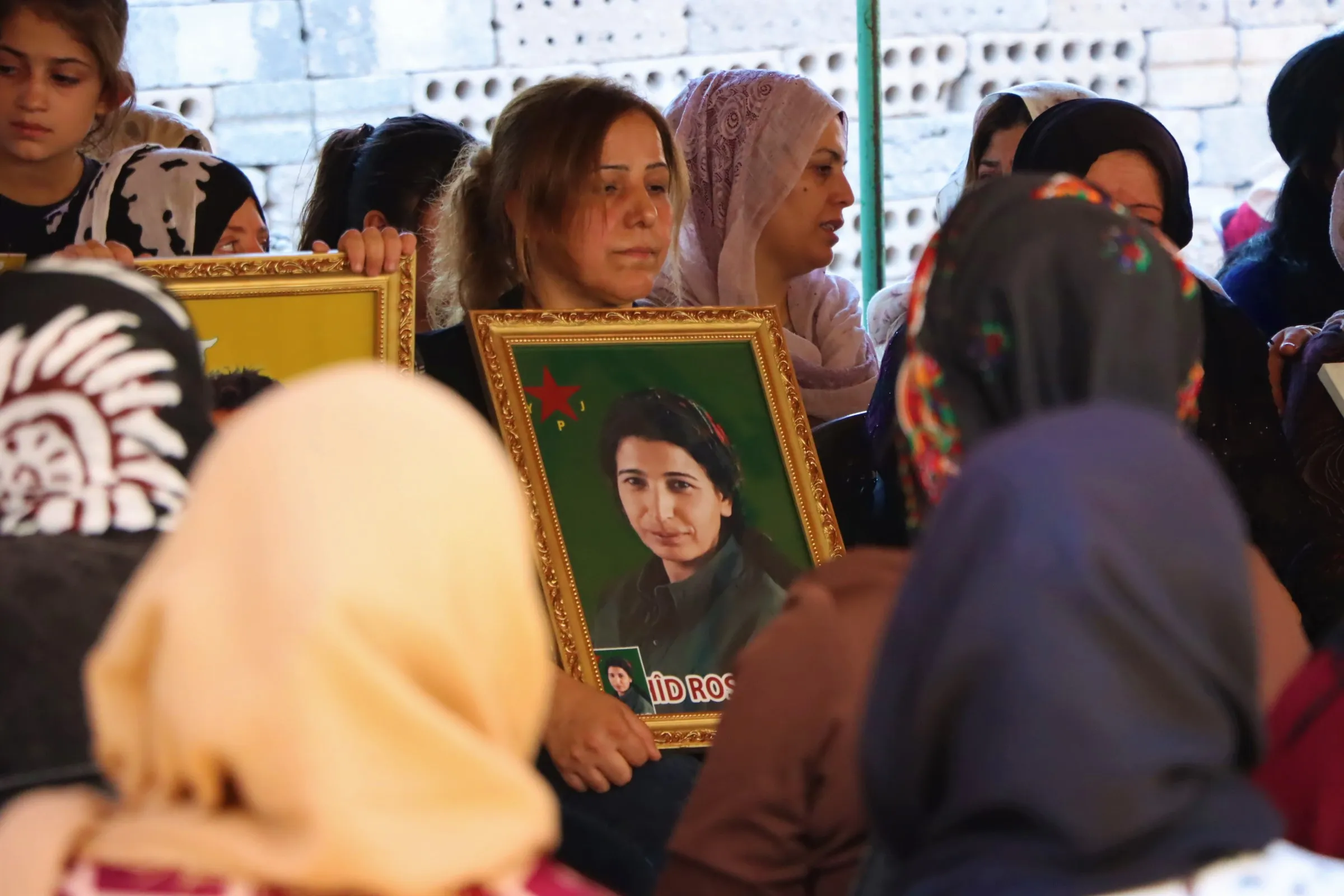 مكونات مقاطعة قامشلو تشيد ببطولة وتضحيات قسد في عملية