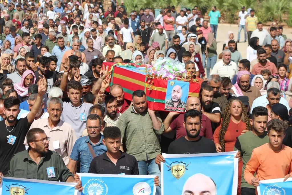 تشييع جثماني شهيدين في إقليم الفرات الفرات
