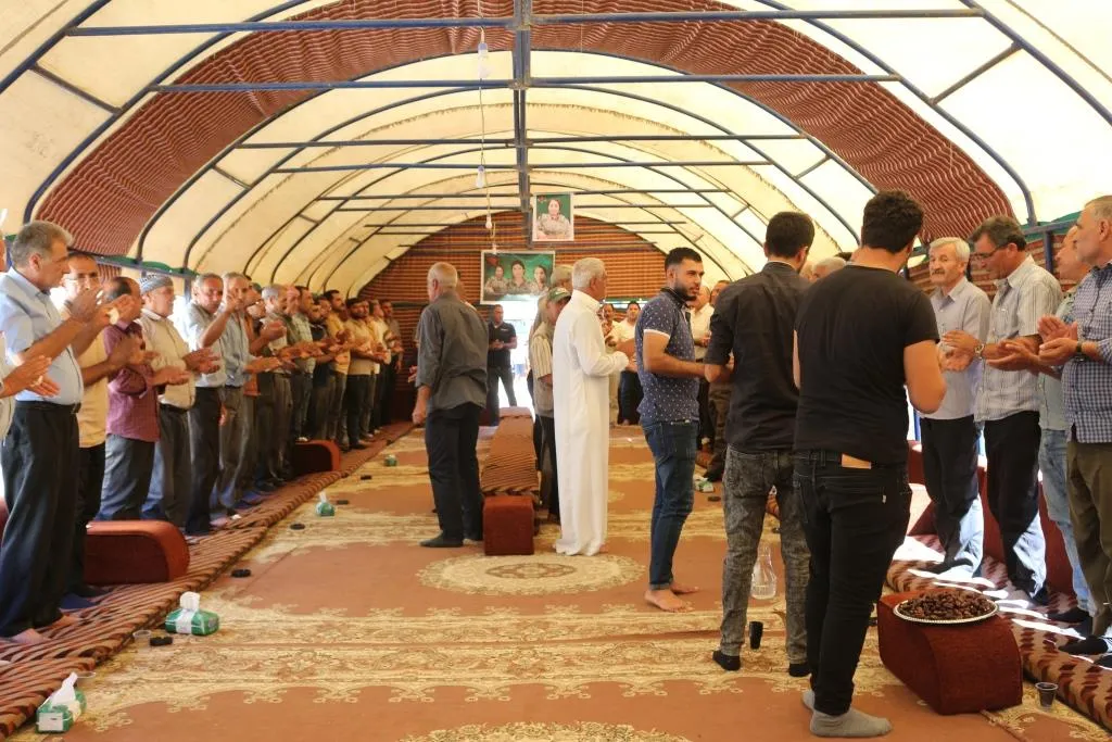 أهالي إقليم الفرات يتقدّمون بواجب العزاء لذوي الشهيدة جاندا