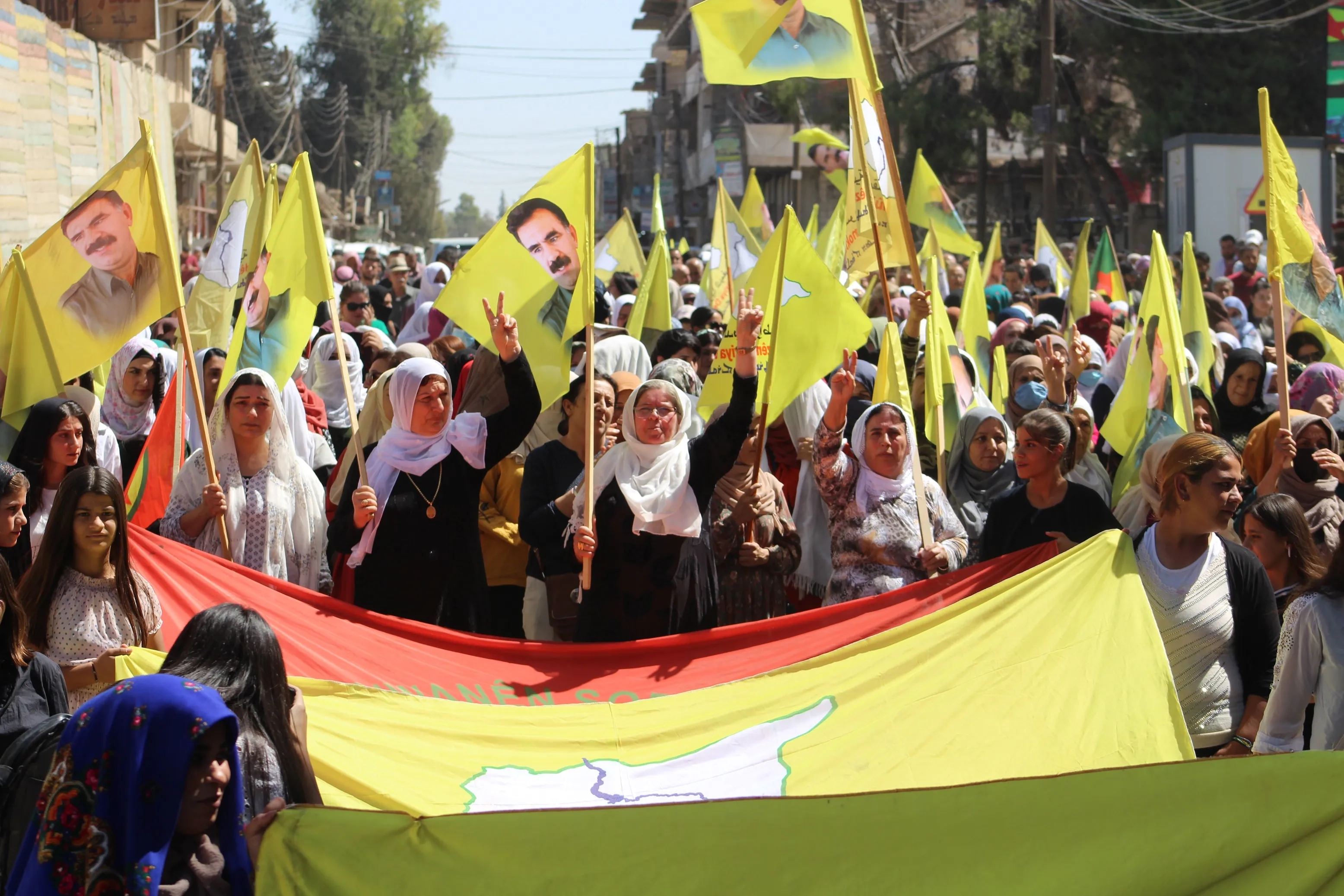​​​​​​​أصوات الشبيبة والمرأة الشابة تصدح مطالبة بحرية القائد الجسدية