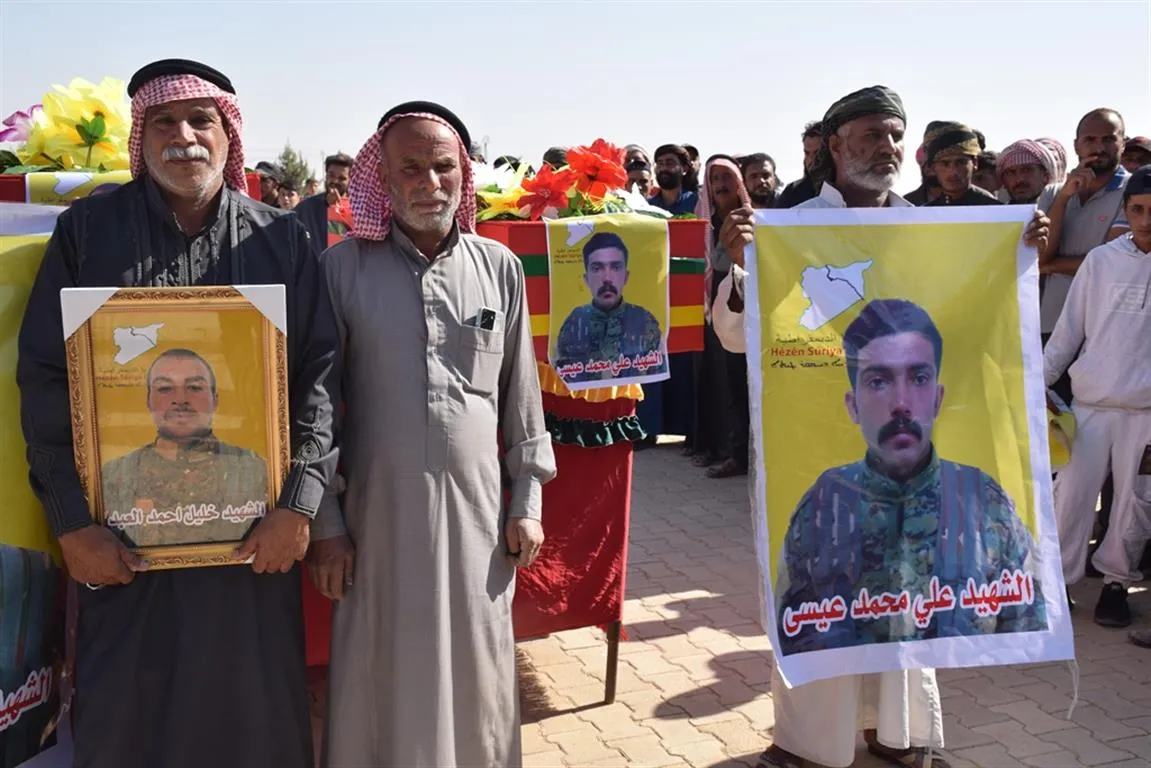​​​​​​​أهالي الشدادي يشيّعون جثامين ثلاثة مقاتلين من قسد