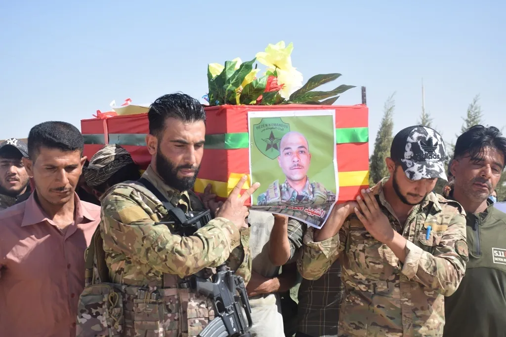 تشييع جثمان مقاتل الكوماندوس محمد راغب الكردي في الشدادي