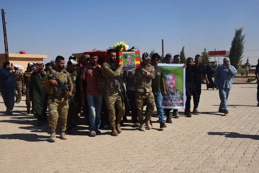 تشييع جثمان مقاتل الكوماندوس محمد راغب الكردي في الشدادي