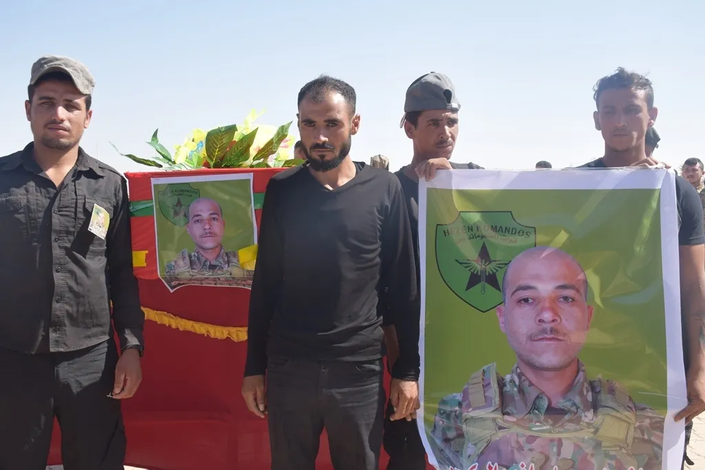 تشييع جثمان مقاتل الكوماندوس محمد راغب الكردي في الشدادي