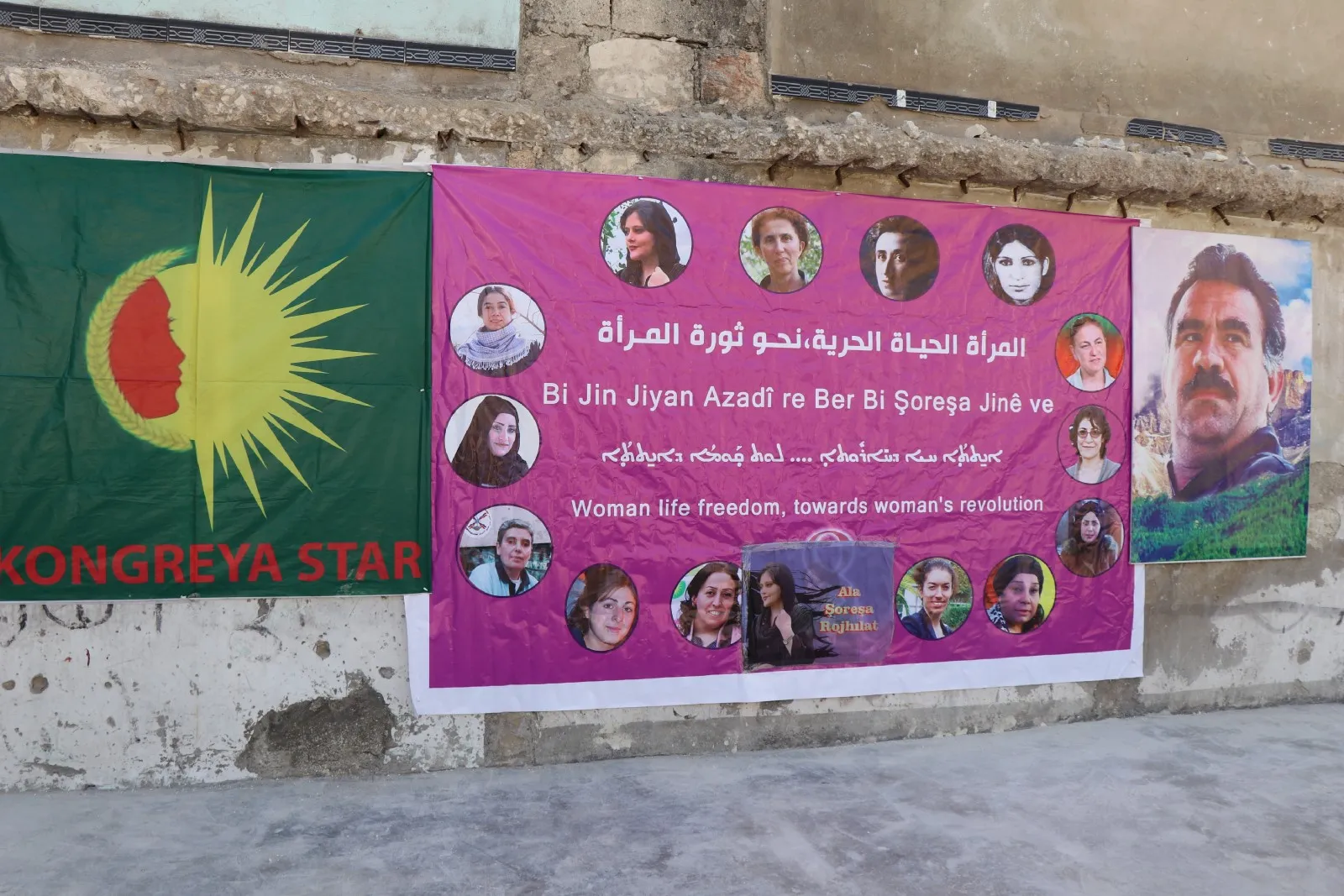 آلاف النساء يخرجن للساحات لإحياء السنوية الأولى لمقتل جينا أميني
