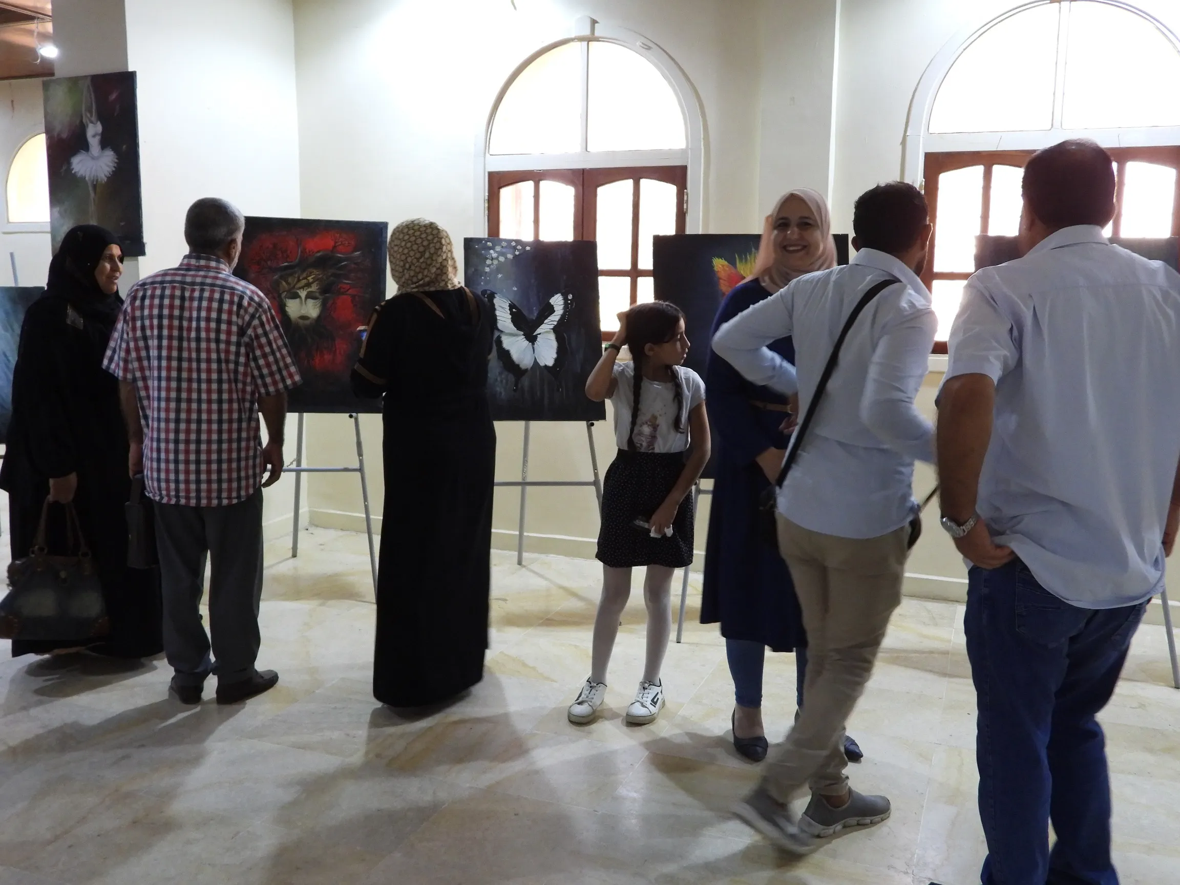 بـ 62 عملاً فنياً افتتاح معرض للفن التشكيلي في الطبقة