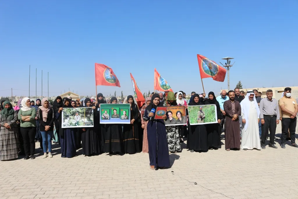 عوائل شهداء منبج تدين هجمات وسياسة الاحتلال التركي