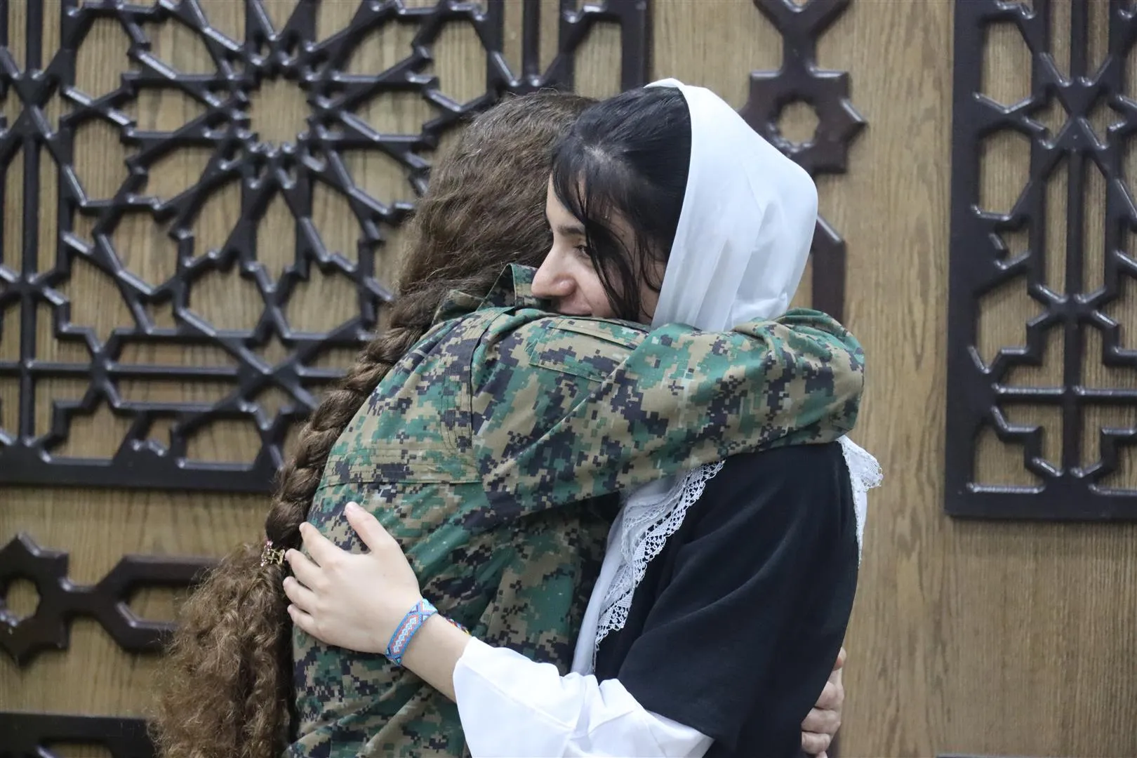 ​​​​​​​تسليم الشابة الإيزيدية فريال إبراهيم إلى وحدات مقاومة شنكال