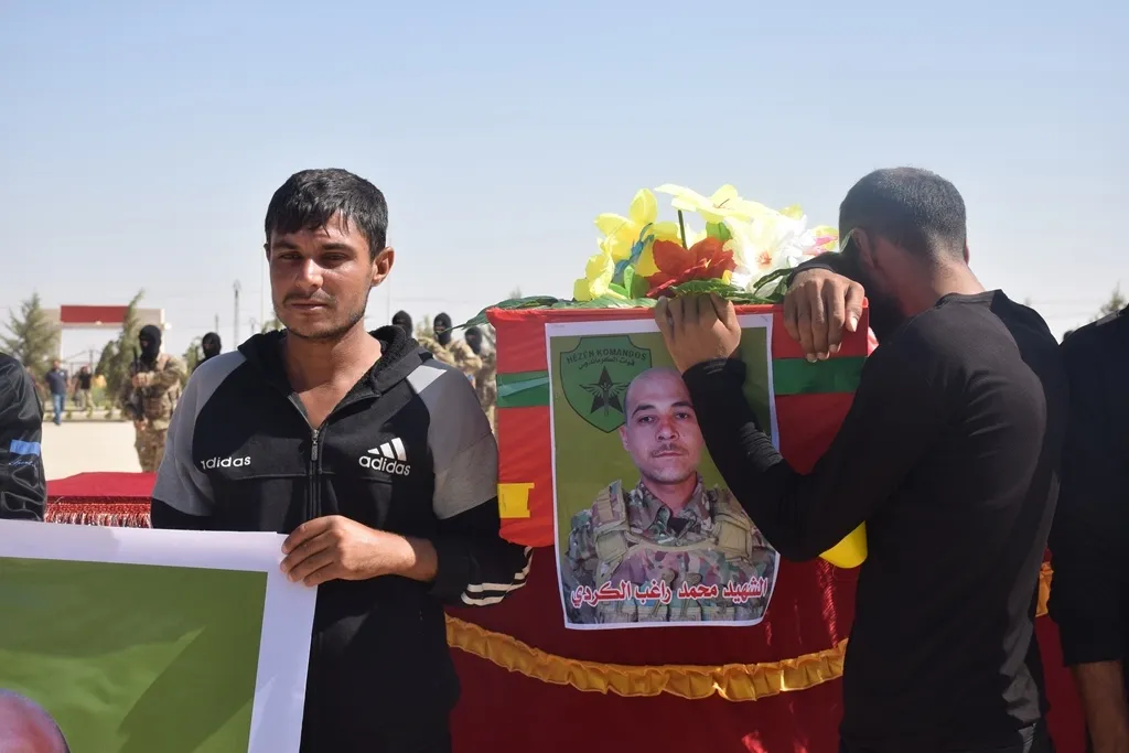 تشييع جثمان مقاتل الكوماندوس محمد راغب الكردي في الشدادي