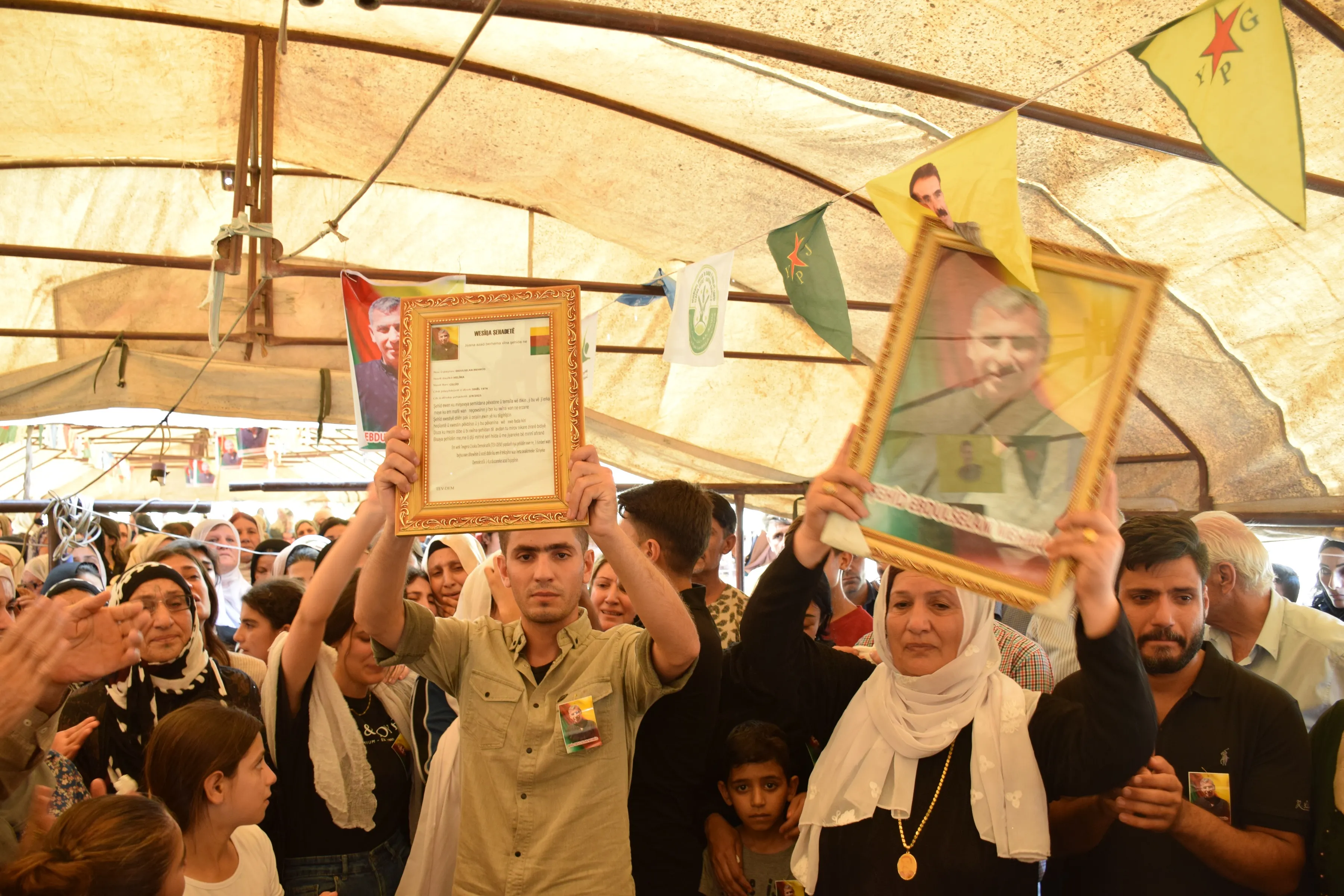 ​​​​​​​معزون وذوو الشهداء: سنحمي ثورة أخوة الشعوب مهما كلفنا الأمر