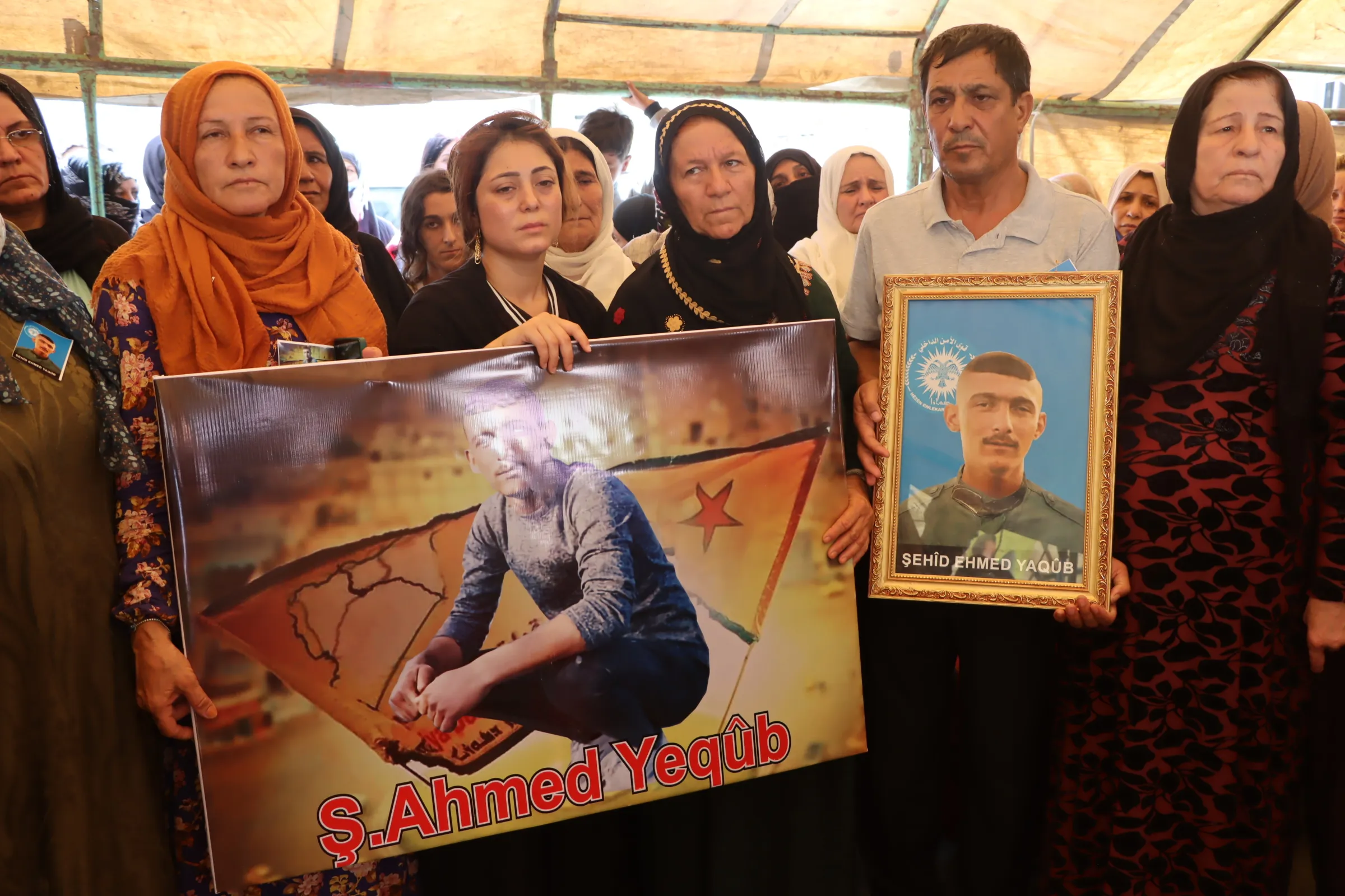 ​​​​​​​معزون وذوو الشهداء: سنحمي ثورة أخوة الشعوب مهما كلفنا الأمر