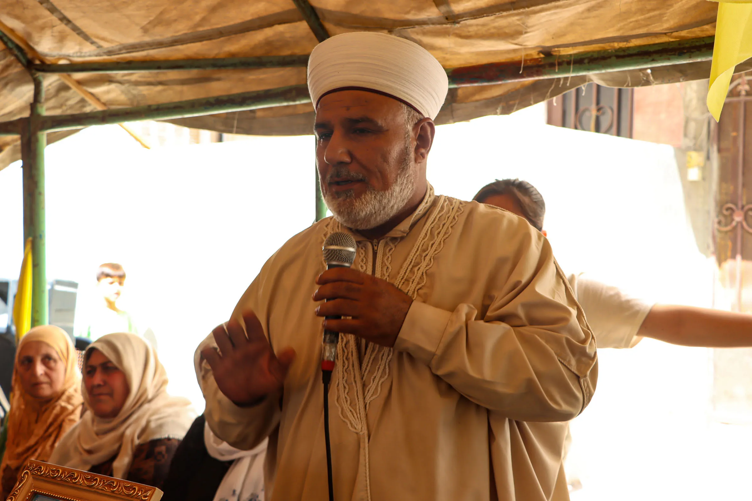 ​​​​​​​معزون وذوو الشهداء: سنحمي ثورة أخوة الشعوب مهما كلفنا الأمر