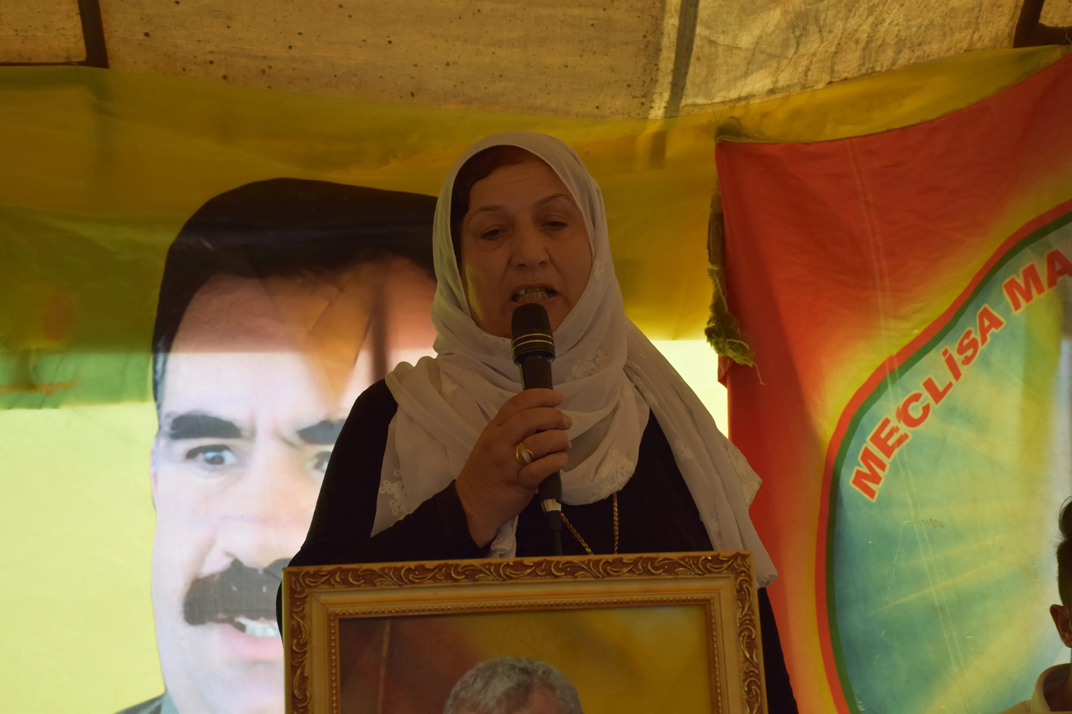 ​​​​​​​معزون وذوو الشهداء: سنحمي ثورة أخوة الشعوب مهما كلفنا الأمر
