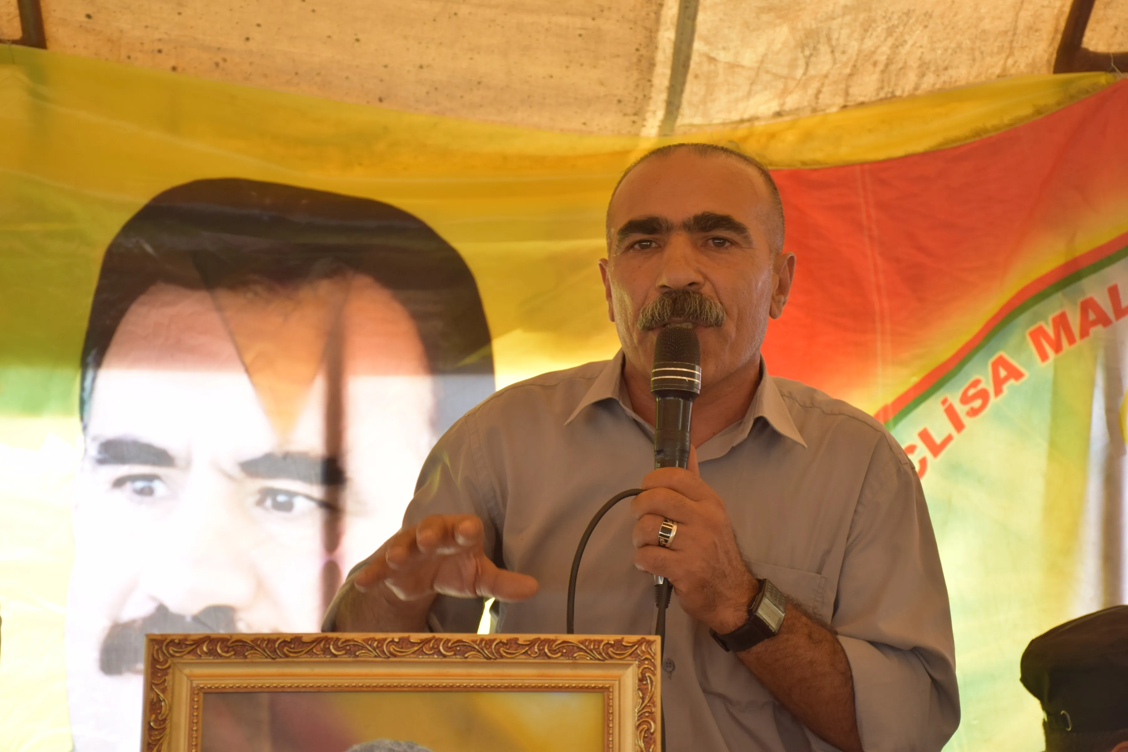 ​​​​​​​معزون وذوو الشهداء: سنحمي ثورة أخوة الشعوب مهما كلفنا الأمر