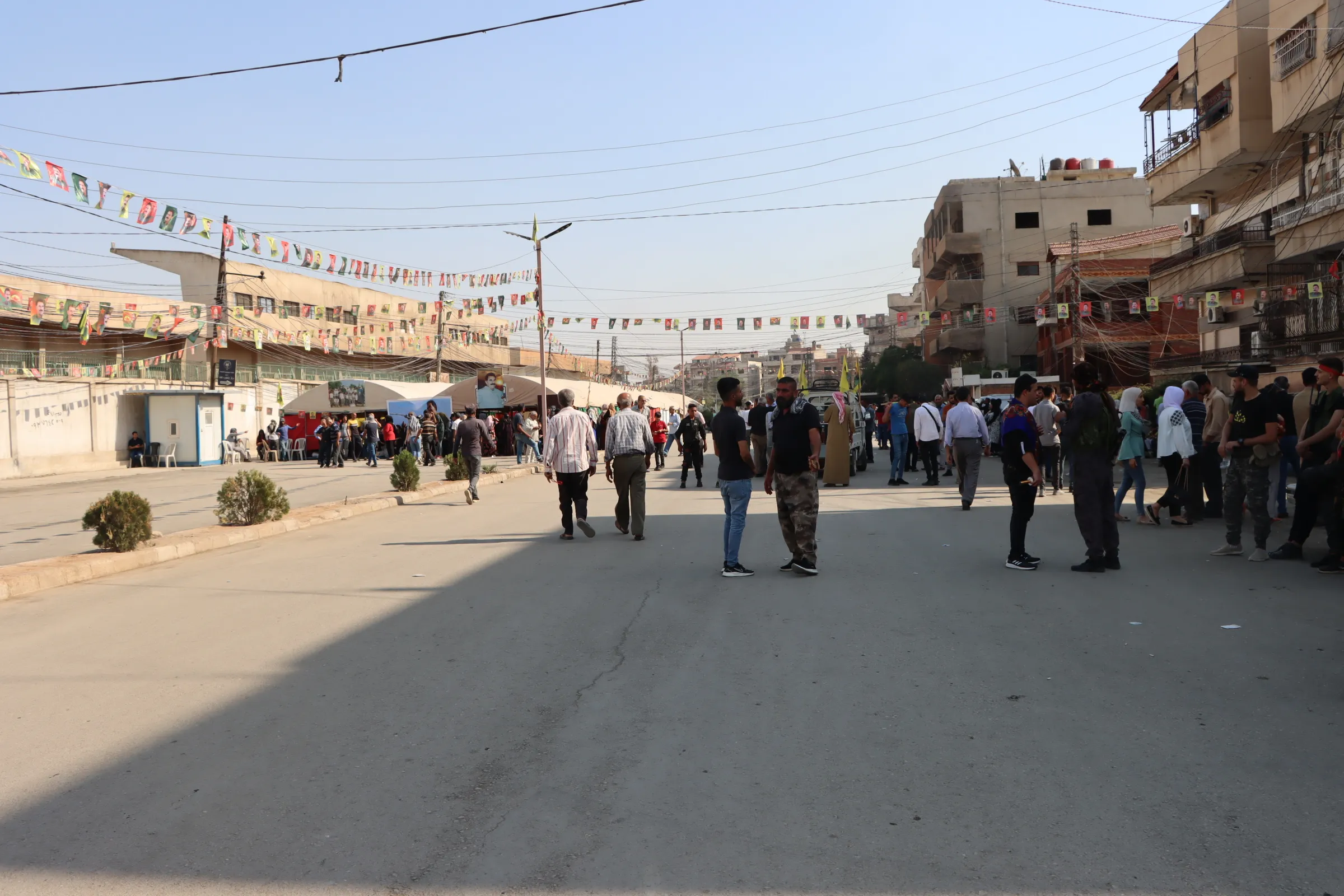 ​​​​​​​حشود تتحضر لمظاهرة مطالبة بحرية القائد عبد الله أوجلان الجسدية