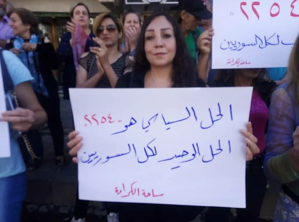أهالي السويداء يحيّون انتفاضة روجهلات وإيران