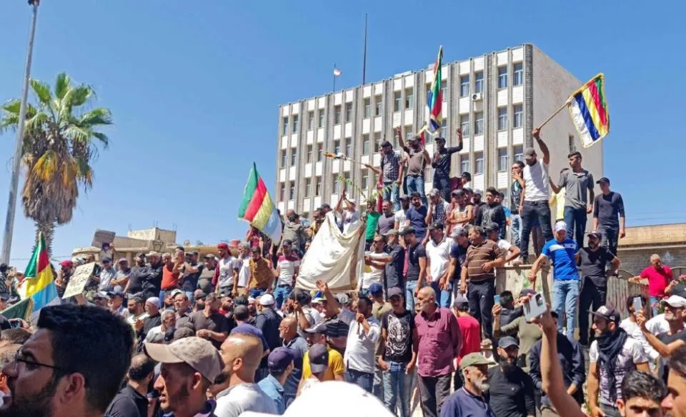 حناجر أهالي السويداء تصدح بشعار سوريا بدا حرية