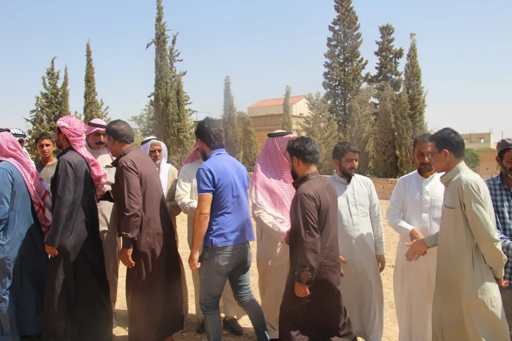 أهالي منبج يقدّمون واجب العزاء لذوي شهداء مجلس منبج العسكري