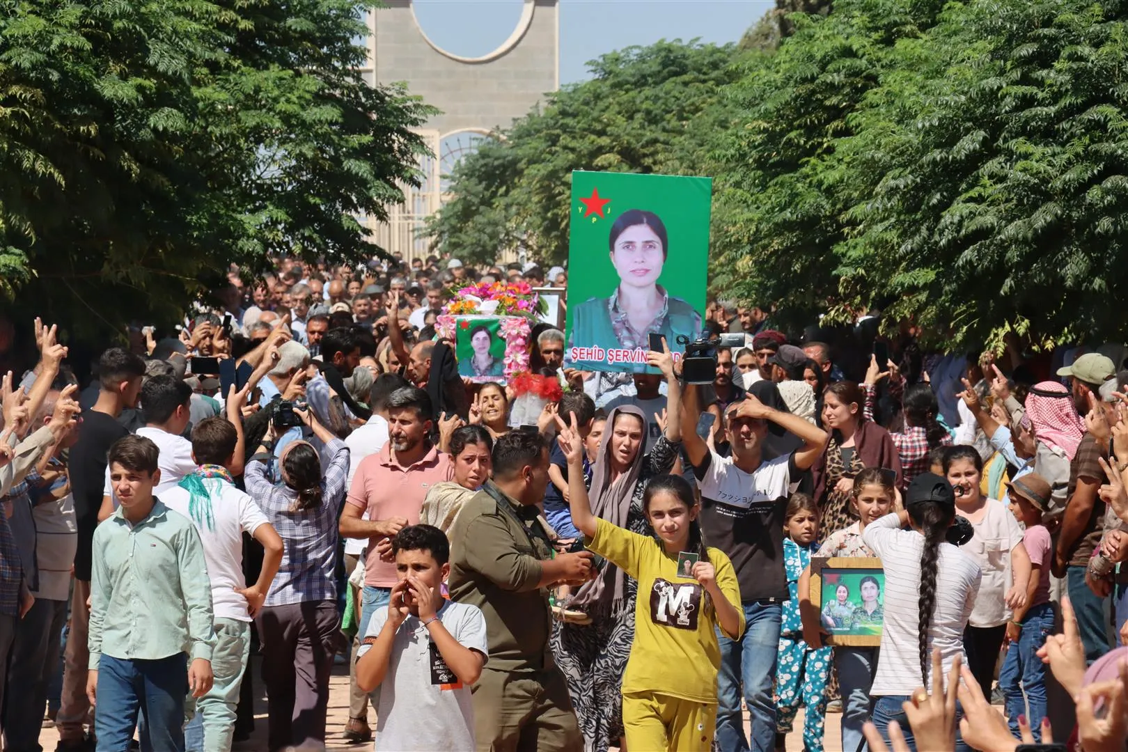 ​​​​​​​خلال مراسم القيادية شرفين: شارة النصر ستبقى مرفوعة حتى دحر العدو