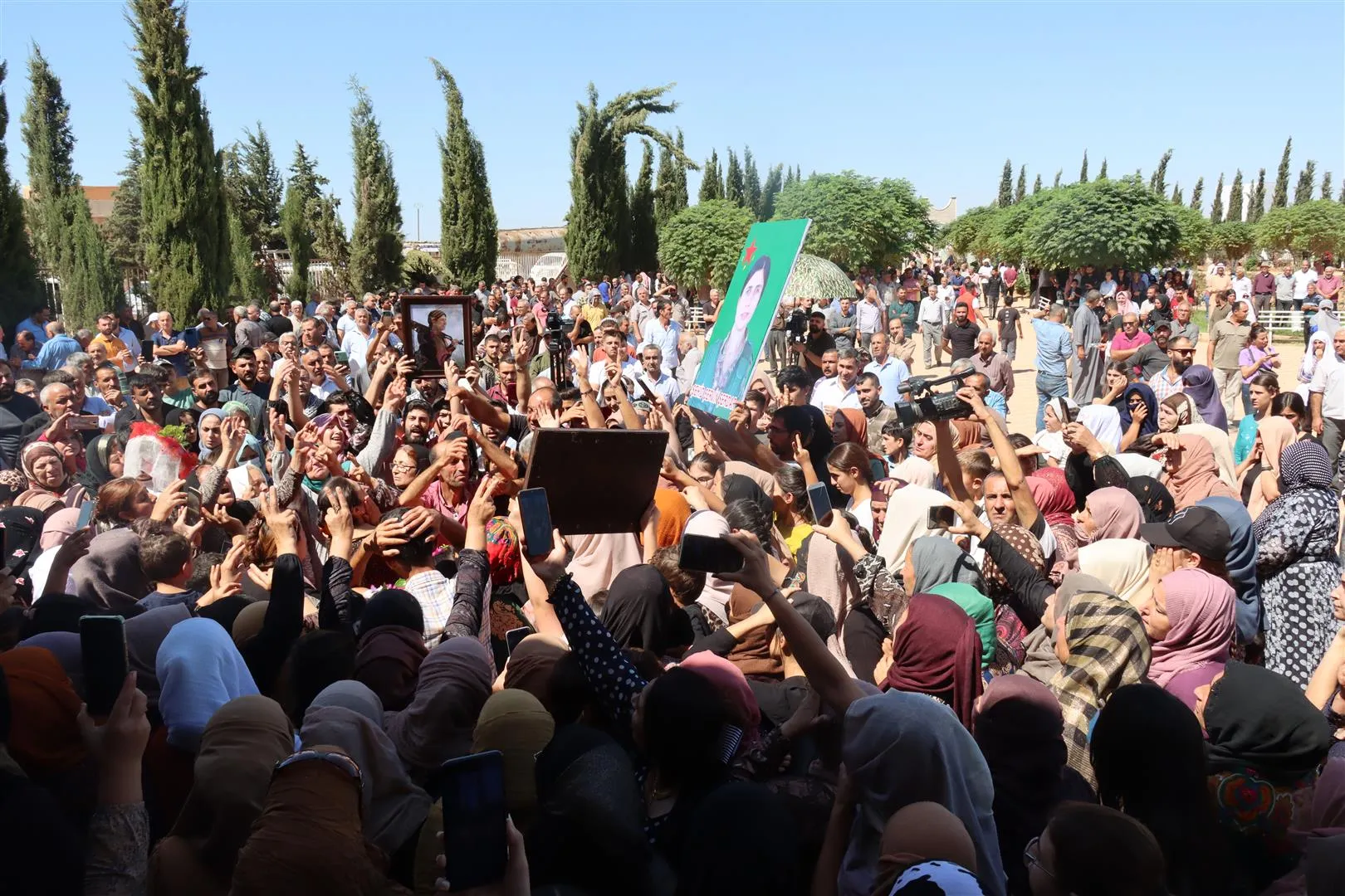 ​​​​​​​خلال مراسم القيادية شرفين: شارة النصر ستبقى مرفوعة حتى دحر العدو