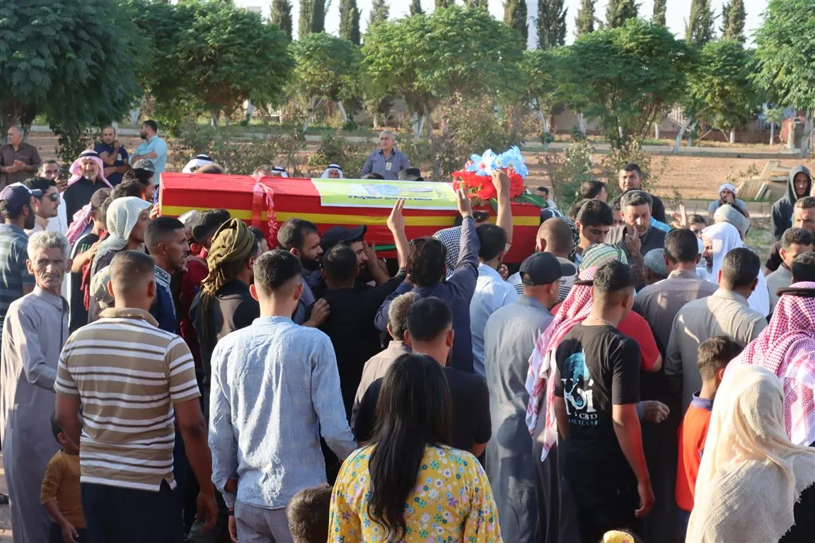 جثمان الشهيد دلشير درباسية يوارى الثرى في مزار الشهيد رستم جودي