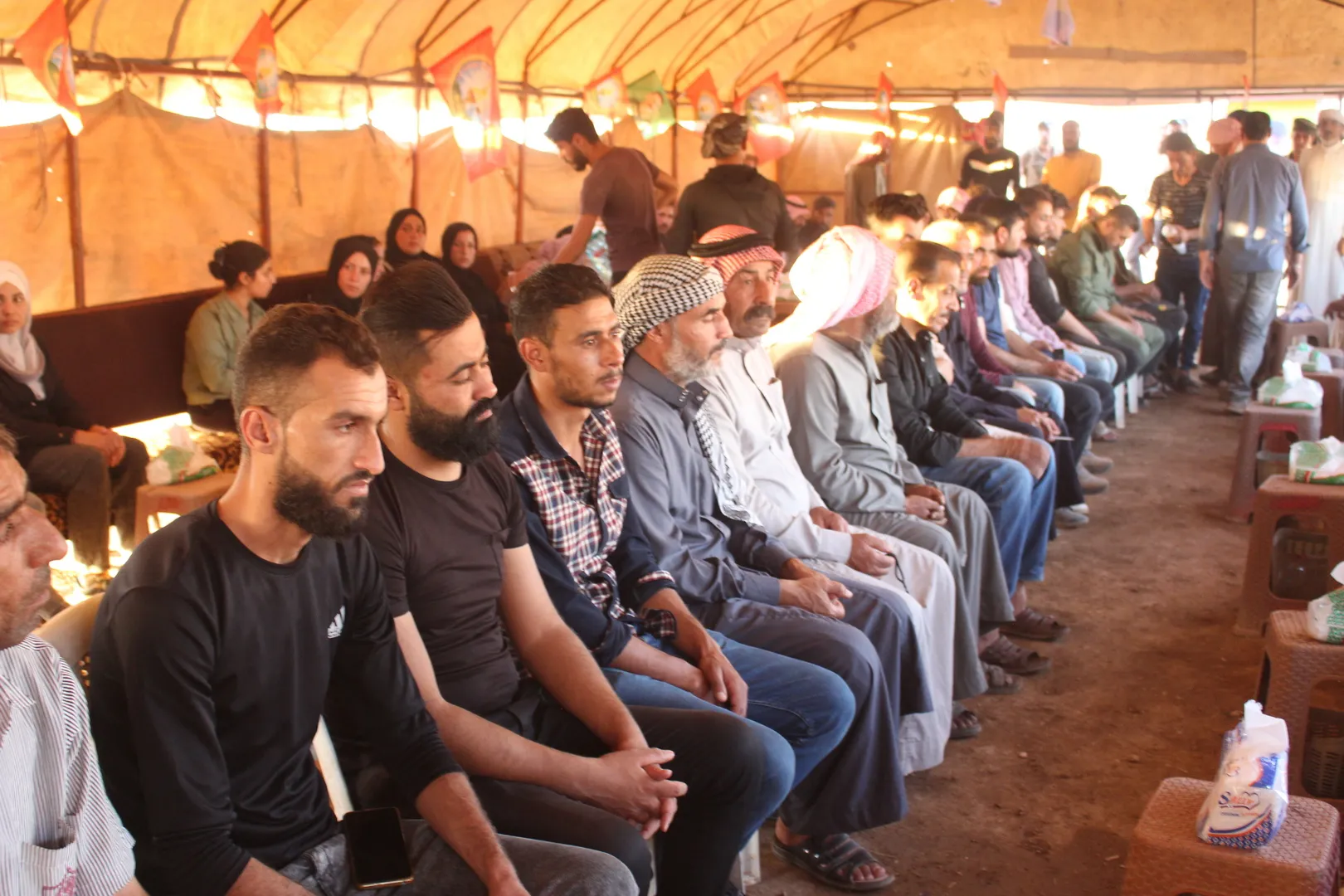 أهالي تل براك يقدمون واجب العزاء لذوي الشهيد رضوان العبيد