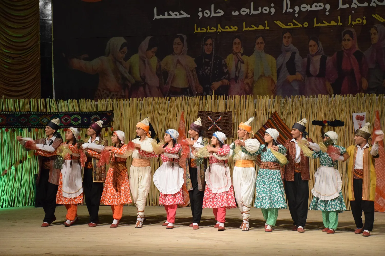 تراث مكونات شمال وشرق سوريا يظهر في اليوم الثاني من مهرجان الشهيدة روناهي باور
