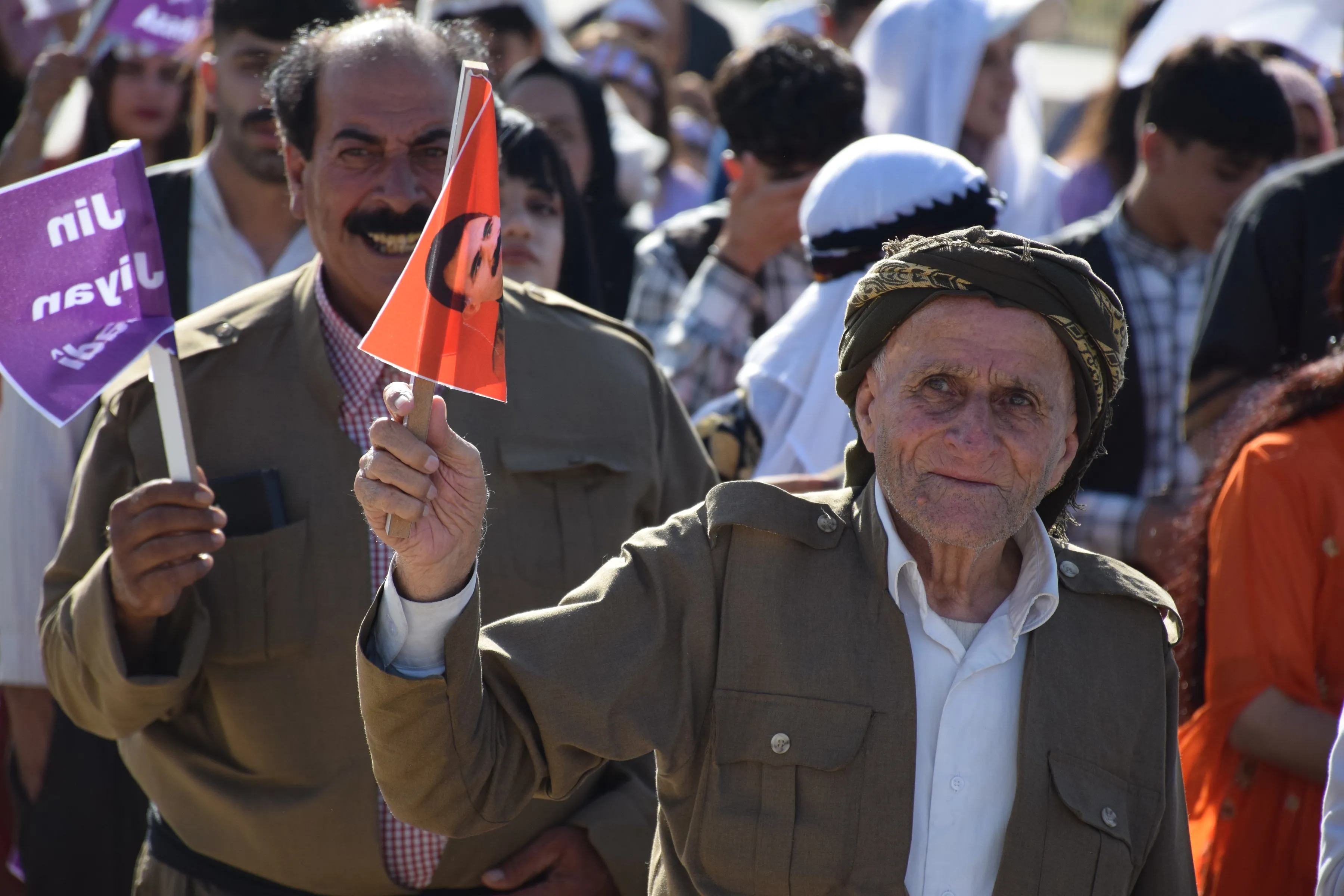 انطلاق فعاليات اليوم الأول من مهرجان الشهيدة روناهي باور للدبكات الشعبية