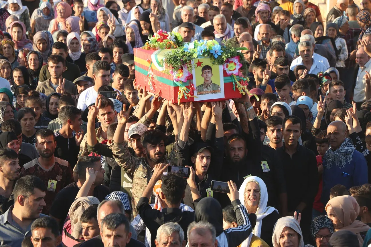 أهالي عفرين والشهباء يودّعون الشهيد سيبان عفرين