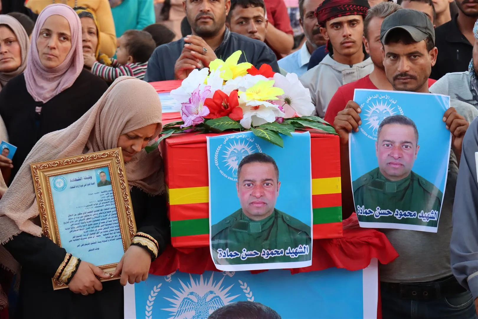 أهالي الحسكة يشيعون جثمان عضو قوى الأمن الداخلي محمود حمادة إلى مثواه الأخير
