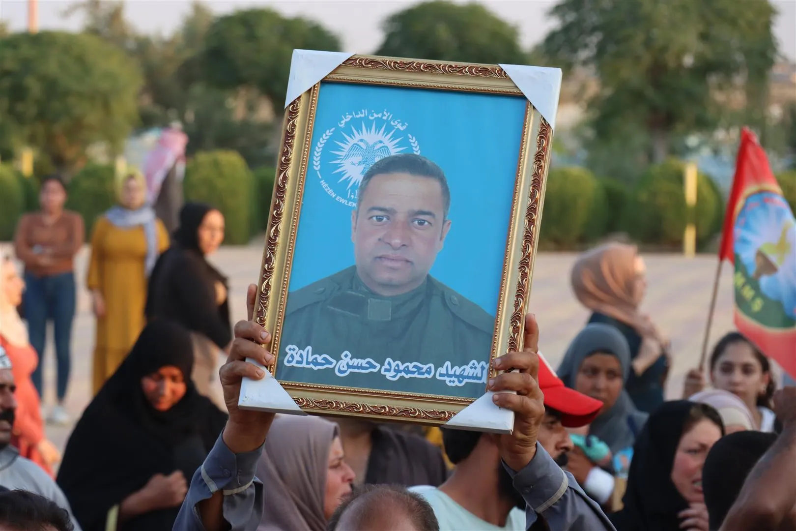 أهالي الحسكة يشيعون جثمان عضو قوى الأمن الداخلي محمود حمادة إلى مثواه الأخير