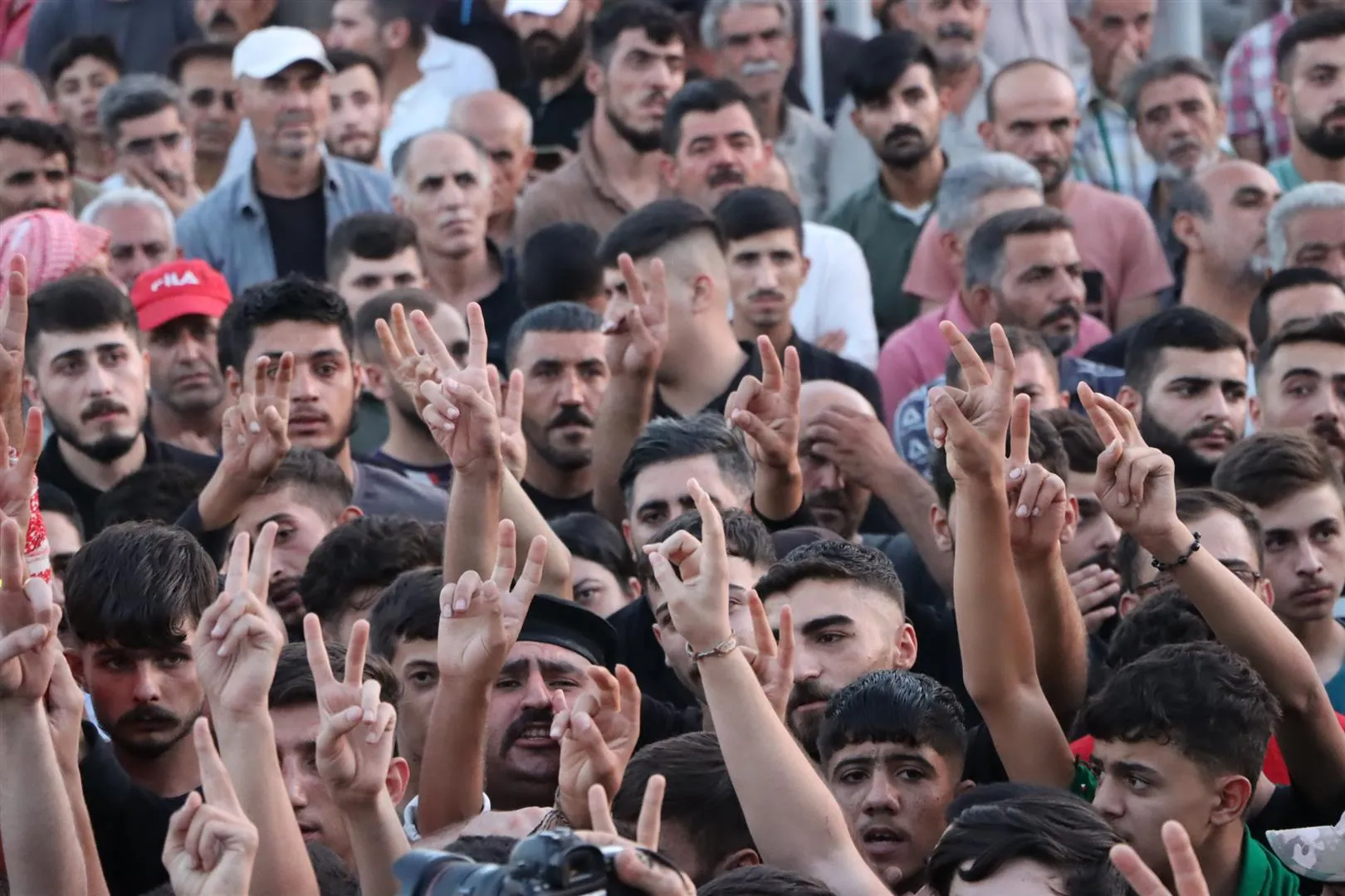  خلال مراسم شهيدين في قامشلو: سنواصل السير على نهج  شهدائنا وقضيتهم حتى النصر