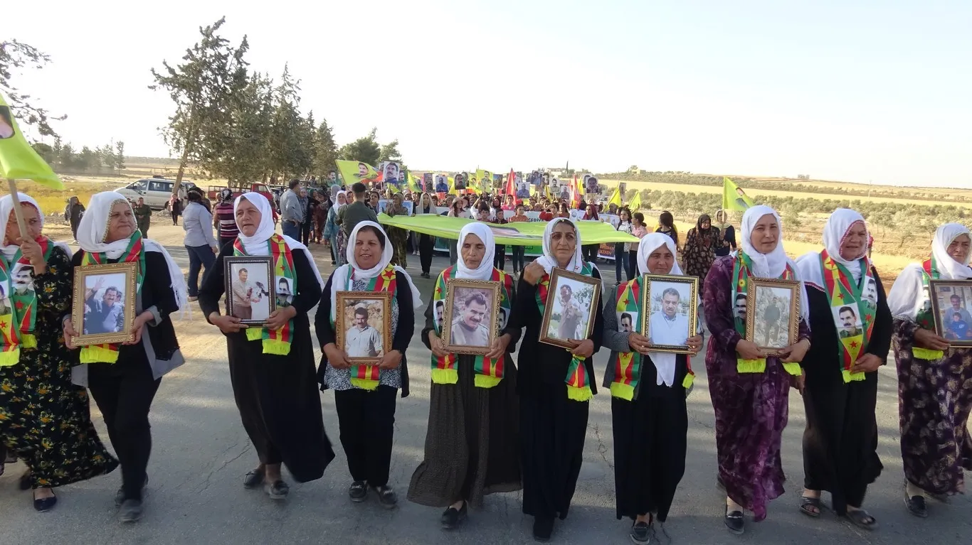 "سنحطم الجدران ونحقق حرية القائد آبو"