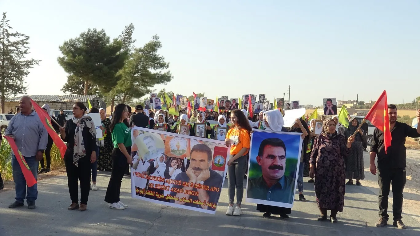 "سنحطم الجدران ونحقق حرية القائد آبو"