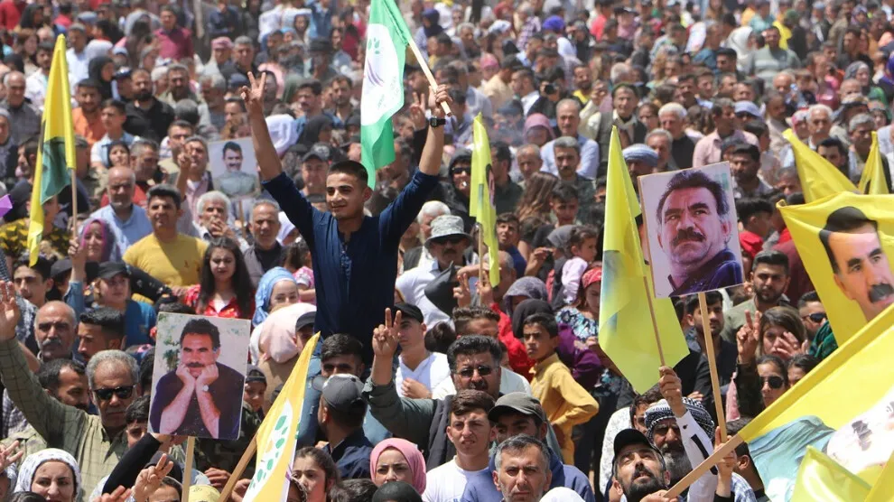 مواطنون: لن نرضخ لسياسات الأنظمة المهيمنة وسنستمر بنشر أفكار القائد عبد الله أوجلان