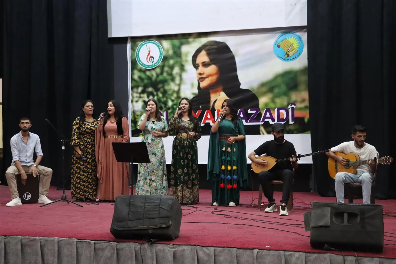أمسية شعرية وفنية بمناسبة ذكرى انتفاضة "المرأة الحياة الحرية"