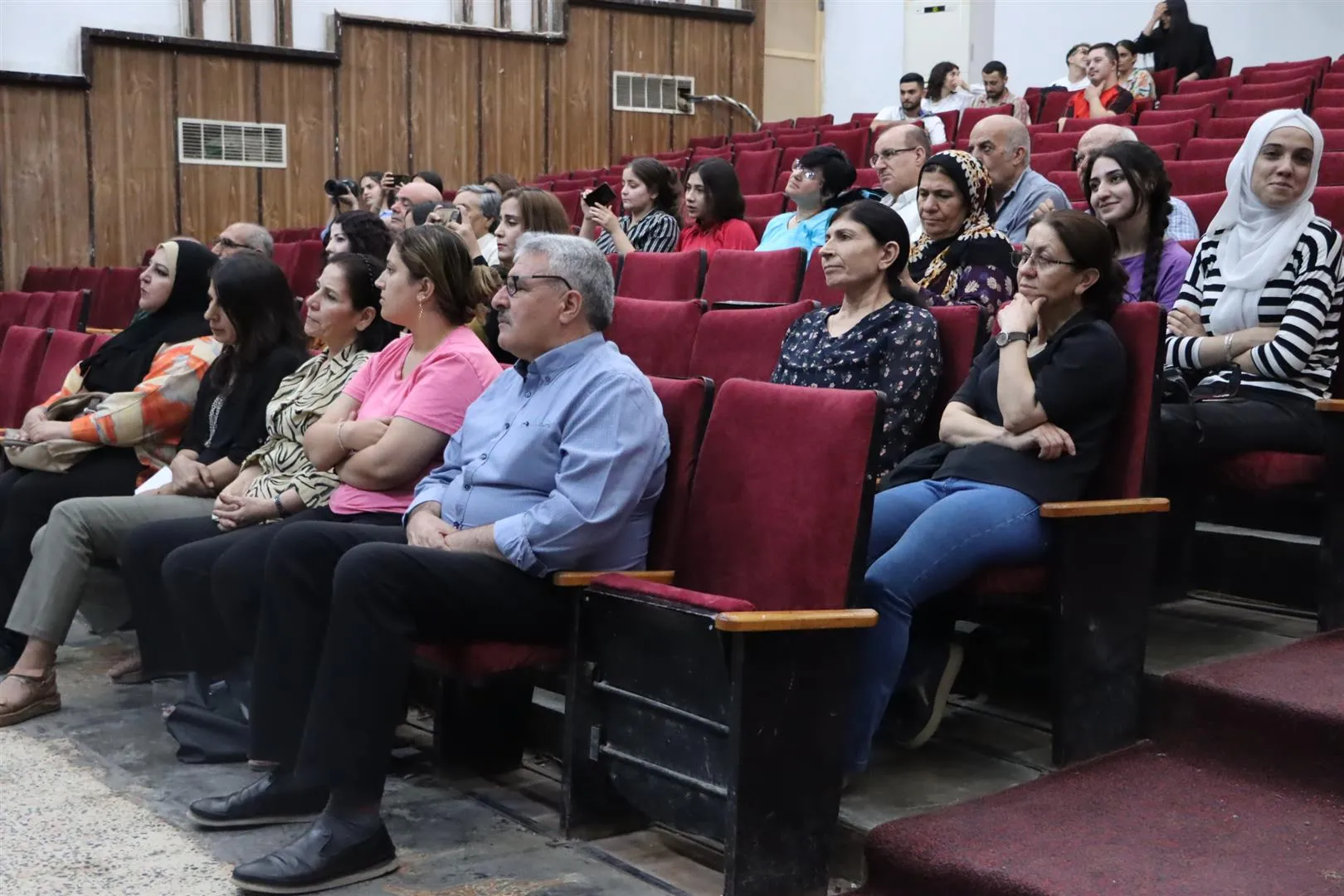 أمسية شعرية وفنية بمناسبة ذكرى انتفاضة "المرأة الحياة الحرية"