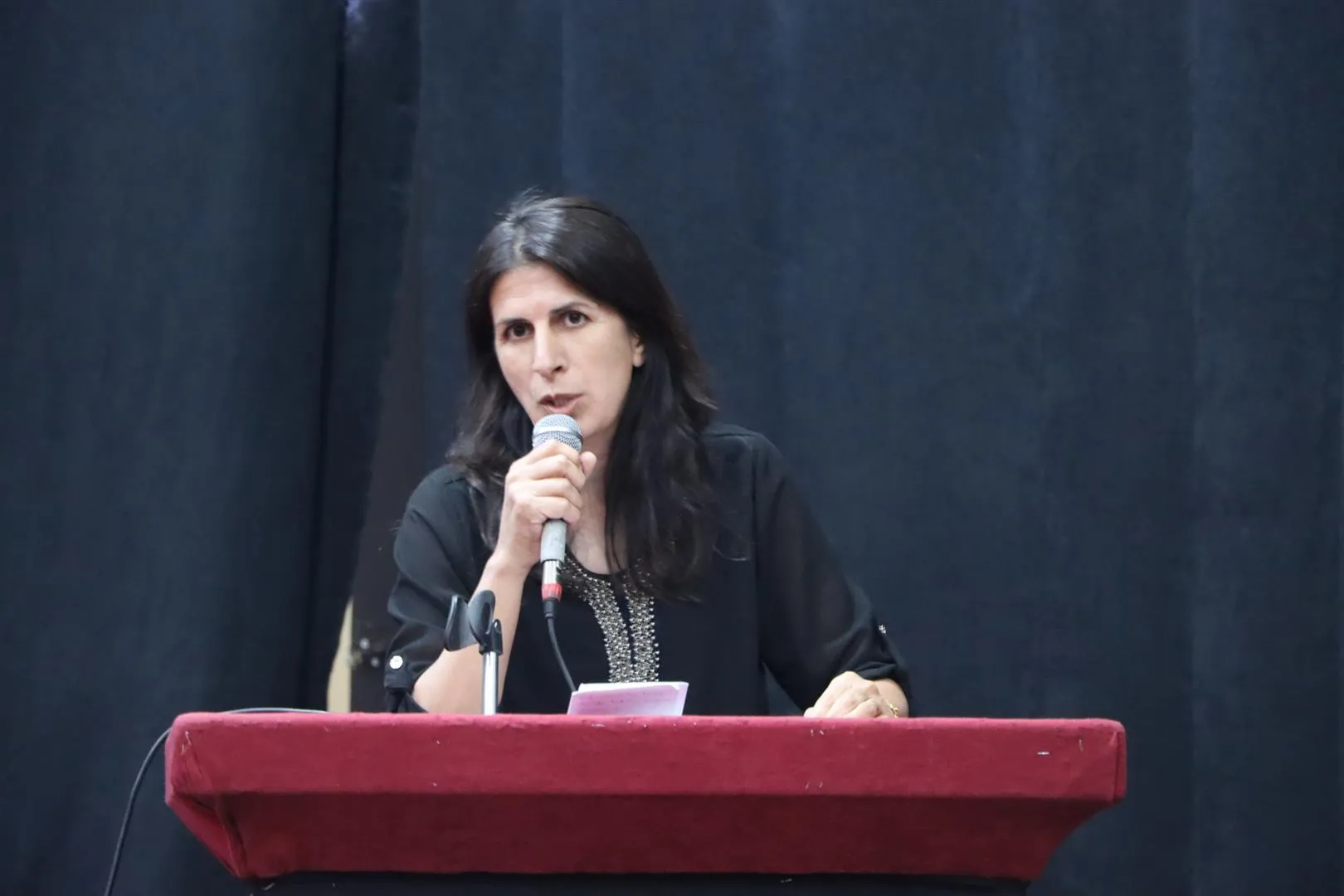 أمسية شعرية وفنية بمناسبة ذكرى انتفاضة "المرأة الحياة الحرية"