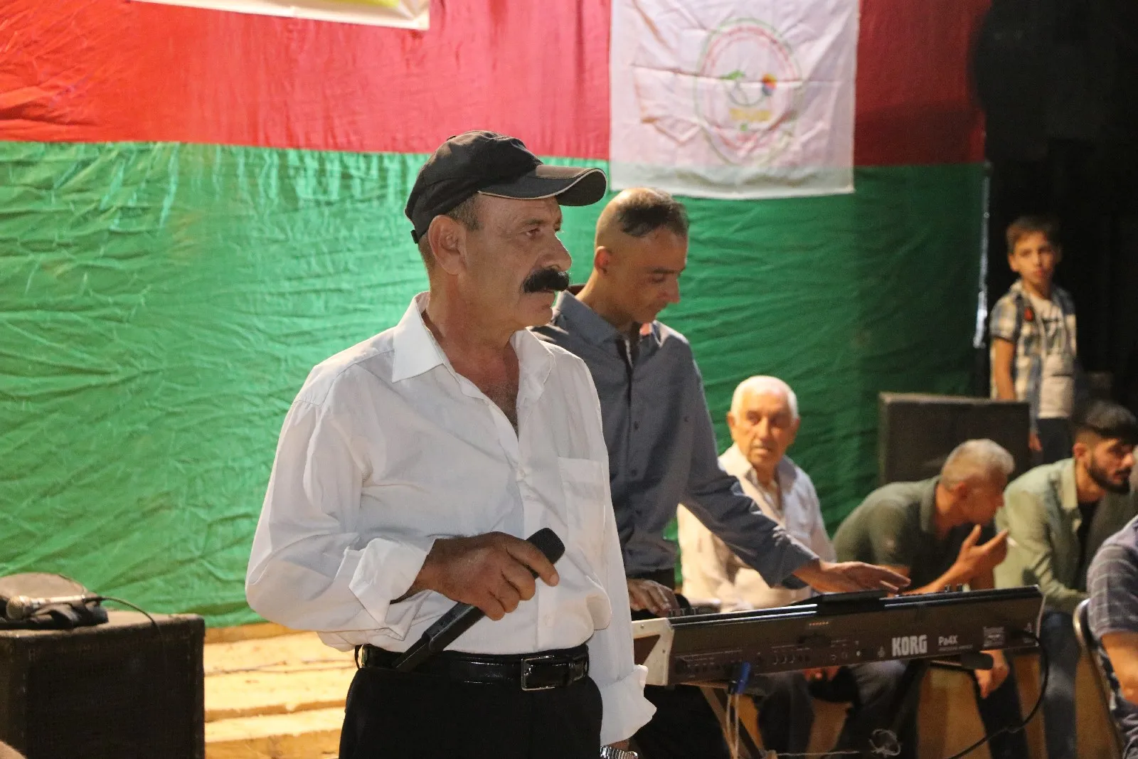 أهالي حلب يحتفلون بانتصارات قوات سوريا الديمقراطية على المخربين والإرهابيين