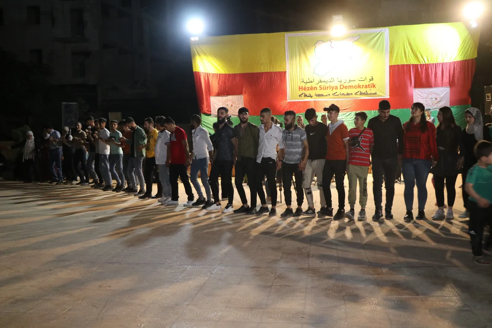 أهالي حلب يحتفلون بانتصارات قوات سوريا الديمقراطية على المخربين والإرهابيين