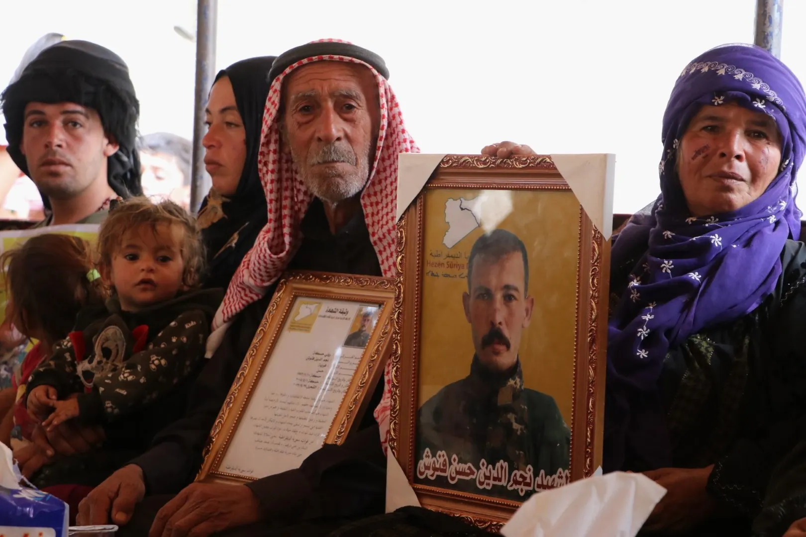 تقديم واجب العزاء لذوي شهيدين في الحسكة