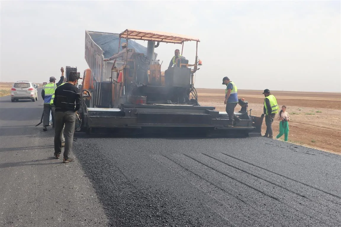 ​​​​​​​استئناف تعبيد الطريق الدولي الواصل بين الحسكة - قامشلو