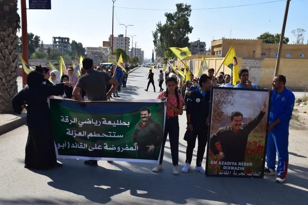 رياضيو الرقة: سنواصل النضال حتى تحقيق الحرية الجسدية للقائد